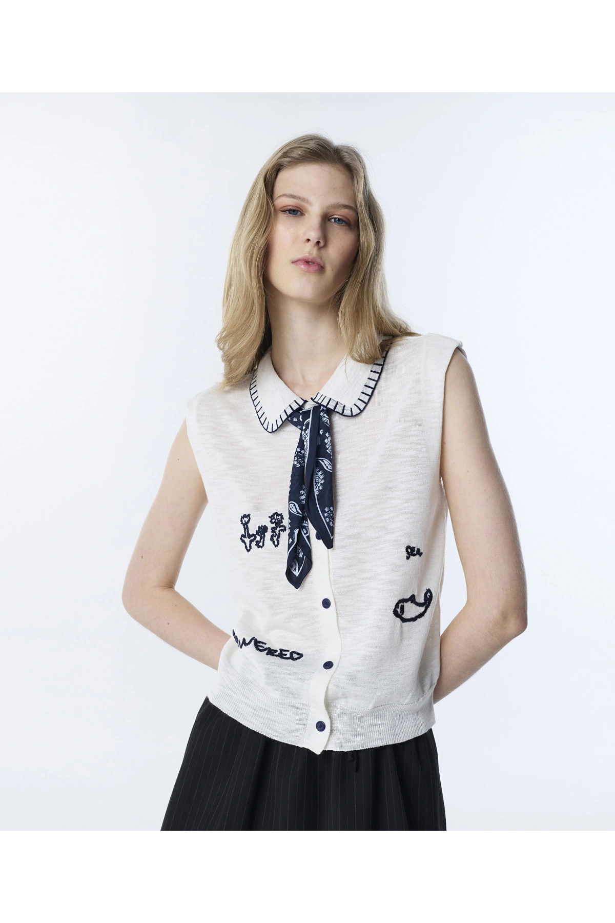 Twist Fular Aksesuarlı ve Nakışlı Triko TS1260050066