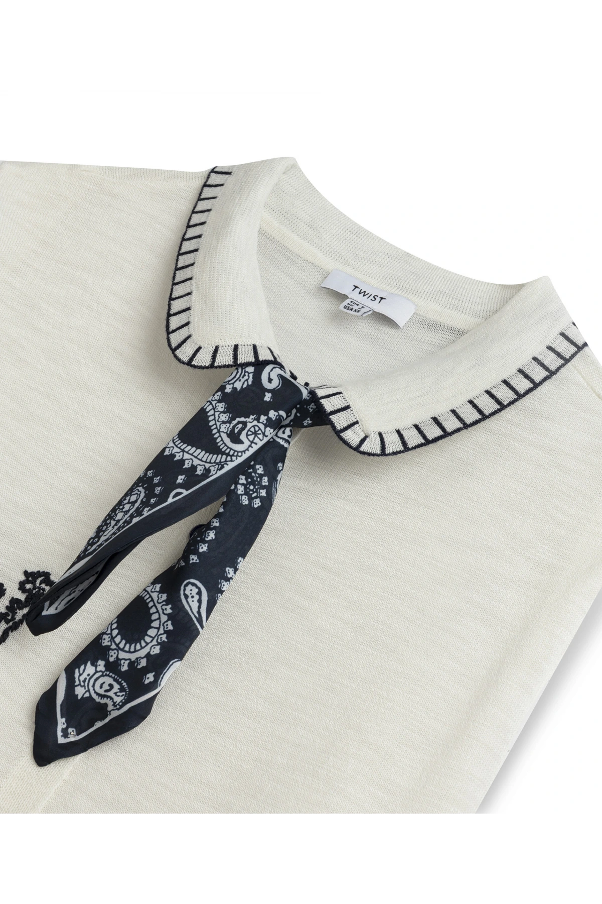 Twist Fular Aksesuarlı ve Nakışlı Triko TS1260050066