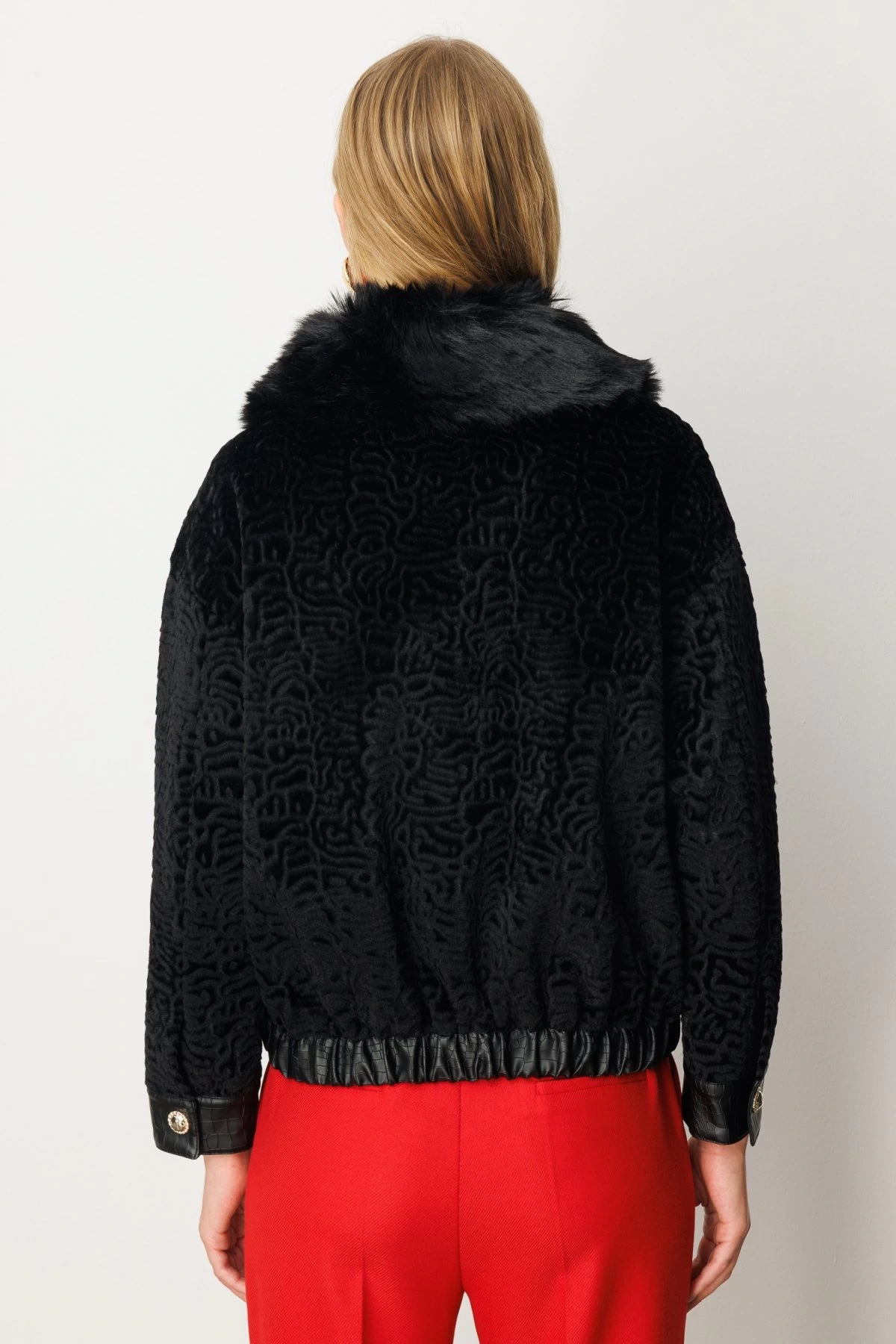 Ekol Beli Lastikli Boynu Kürklü Siyah Kadın Manto 06611