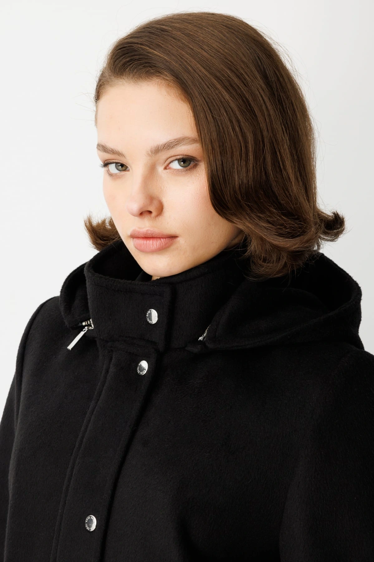 Ekol Beli Lastikli Kapüşonlu Kadın Siyah Manto 06041