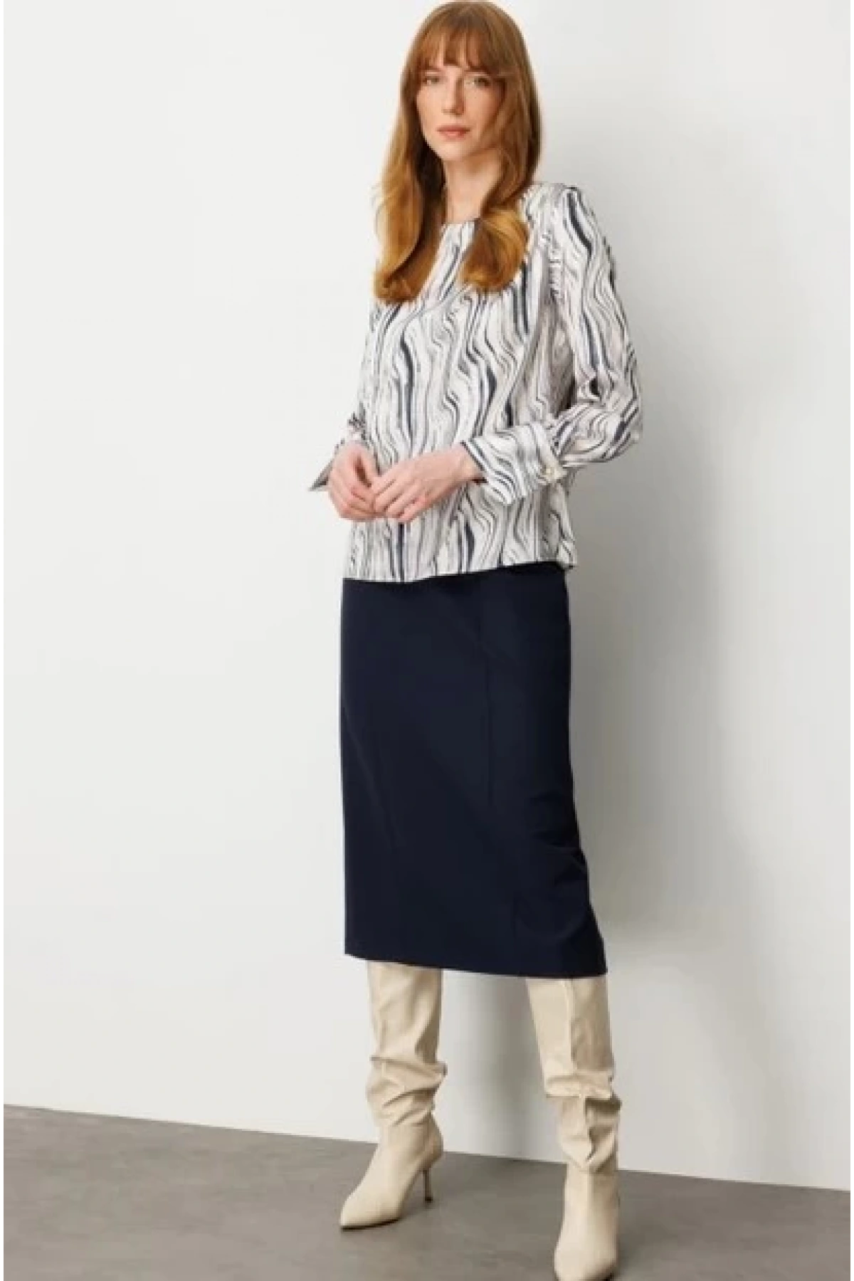 Ekol Broş Detaylı Desenli Siyah Kadın Bluz 03015