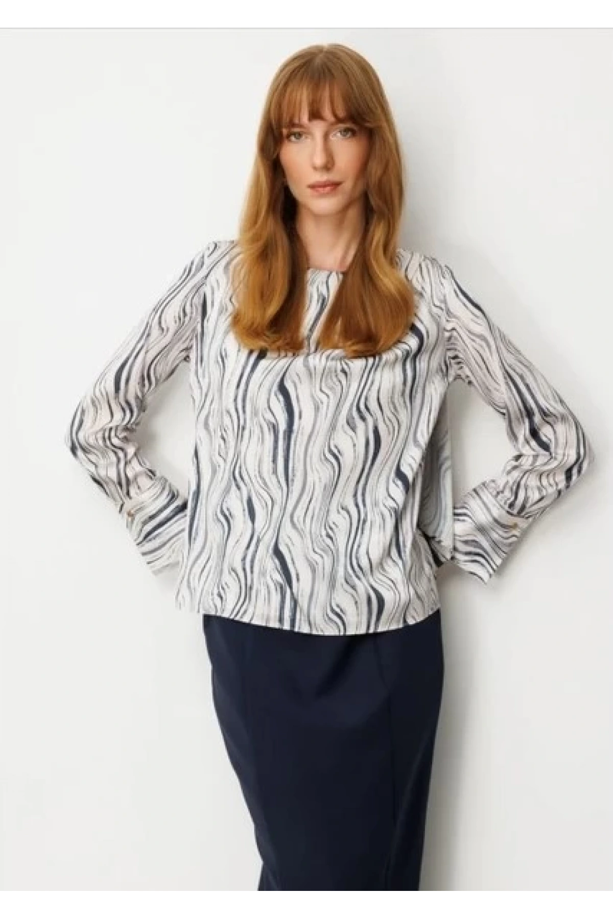 Ekol Broş Detaylı Desenli Siyah Kadın Bluz 03015