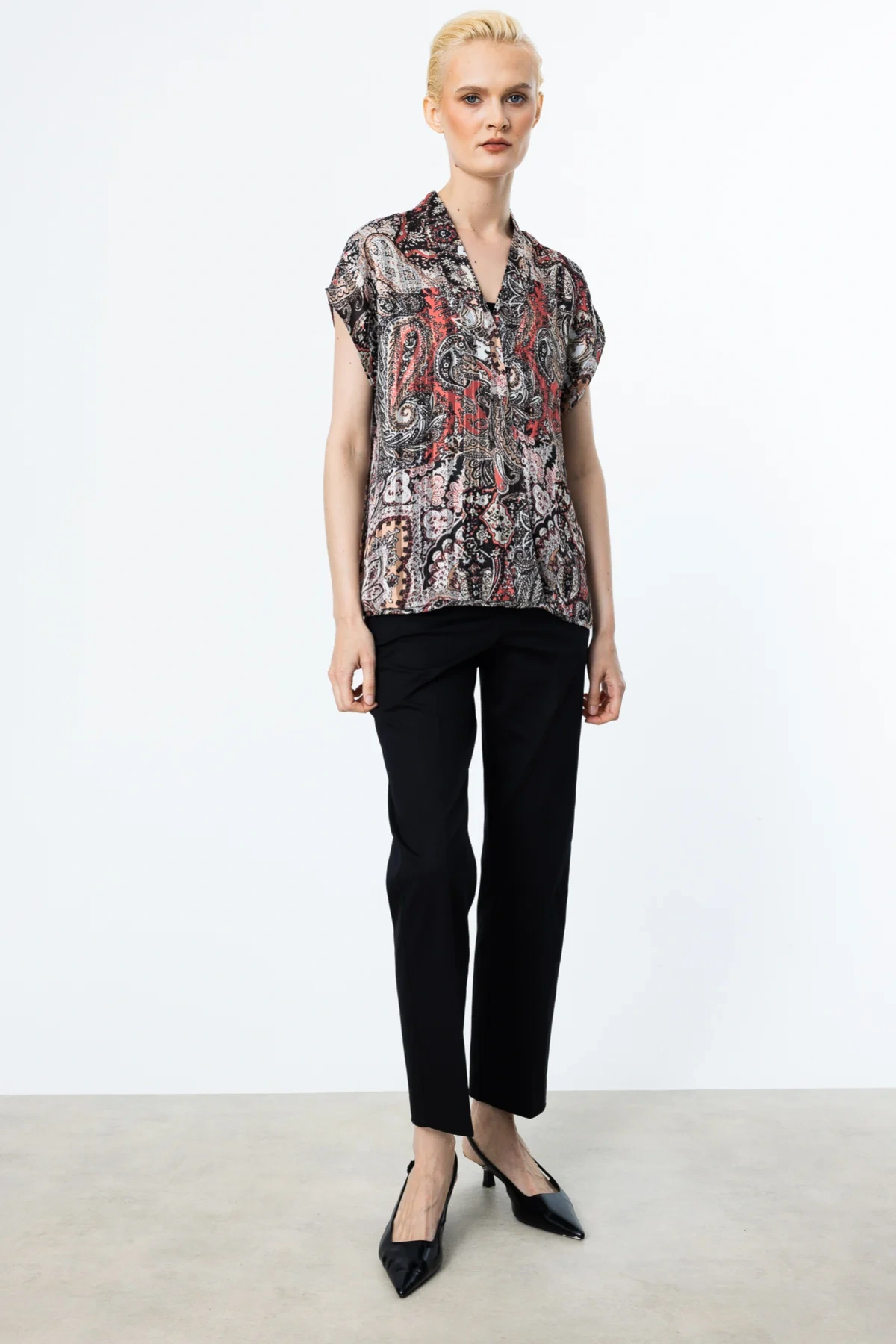 Ekol Desenli V Yaka Siyah Kadın Bluz 03140