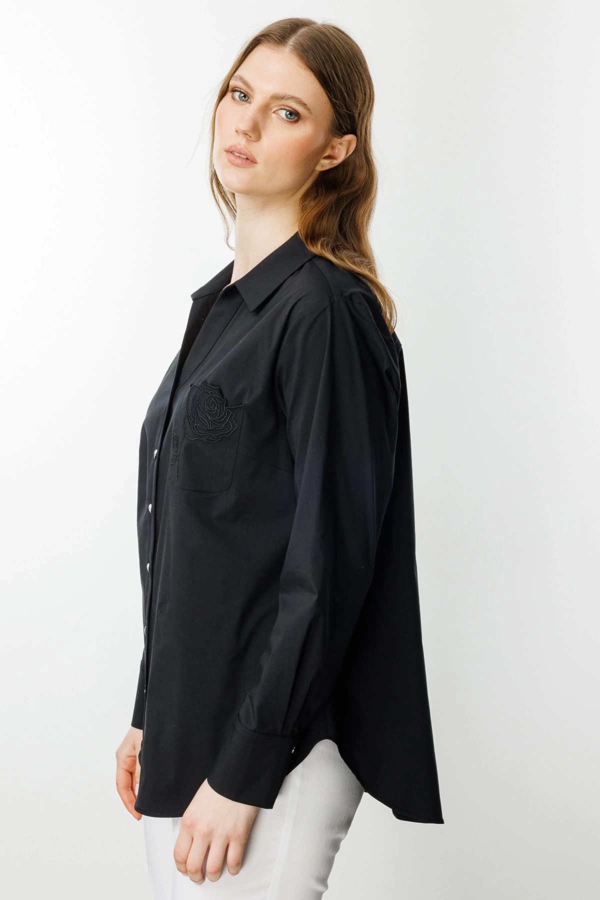 Ekol Büyük Beden Gül Nakışlı Cepli Siyah Kadın Gömlek 03504