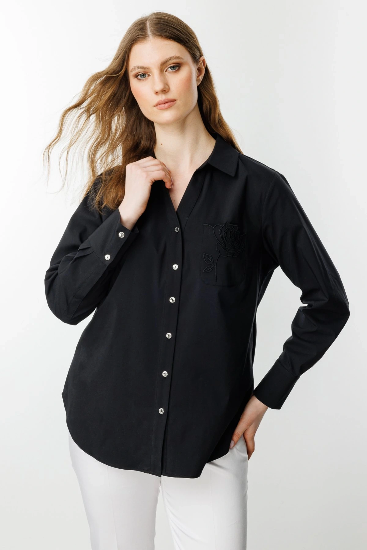 Ekol Büyük Beden Gül Nakışlı Cepli Siyah Kadın Gömlek 03504