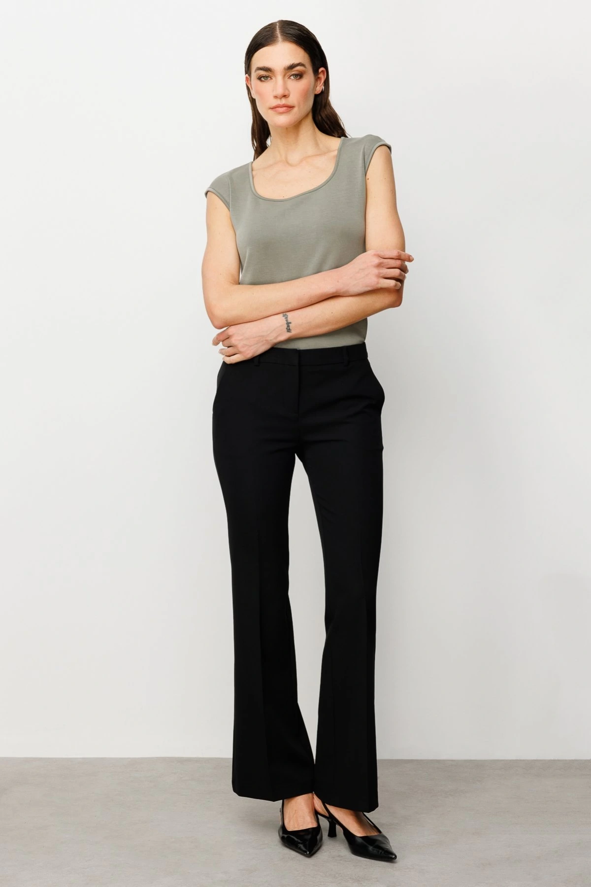 Ekol İspanyol Paça Siyah Kadın Kumaş Pantolon 02008