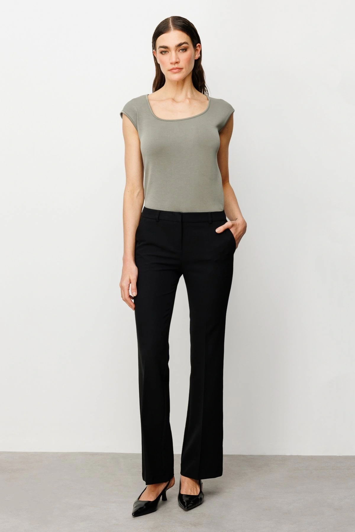 Ekol İspanyol Paça Siyah Kadın Kumaş Pantolon 02008