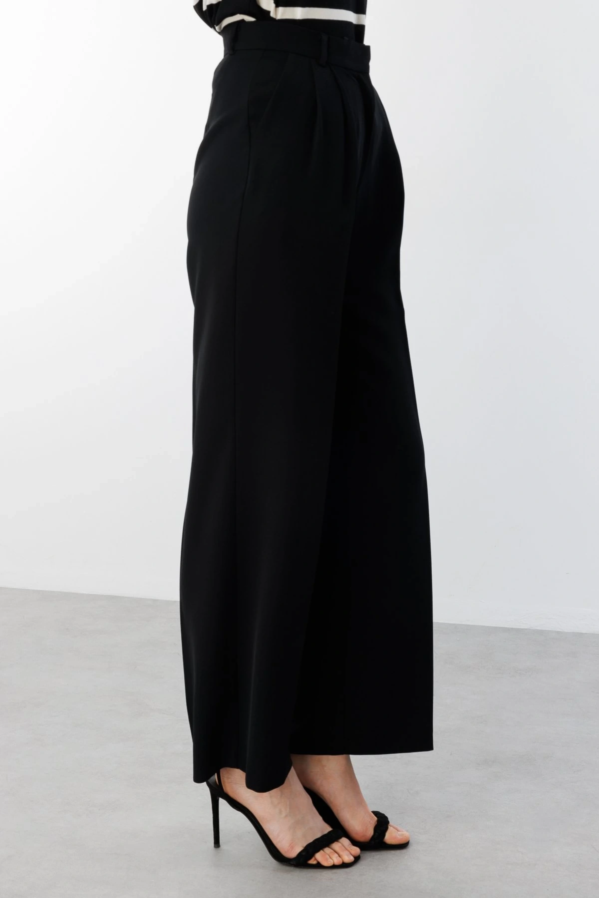 Ekol İspanyol Paça Siyah Kadın Pantolon 04212