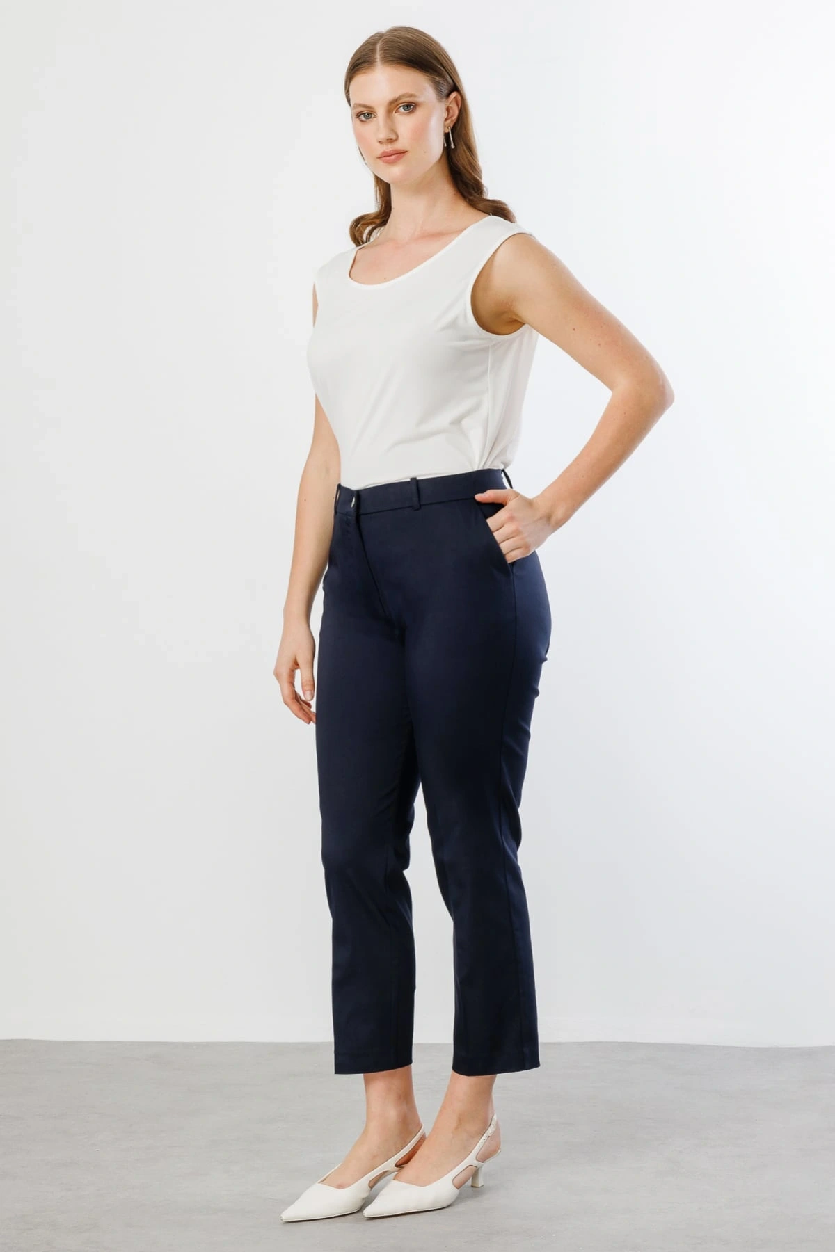 Ekol Kadın Dar Paça Siyah Kumaş Pantolon 02028