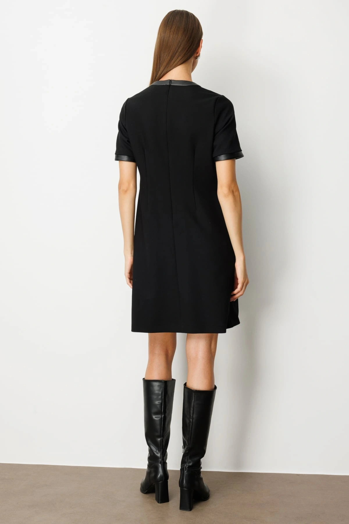 Ekol Kadın Deri Detaylı Siyah Elbise 04083