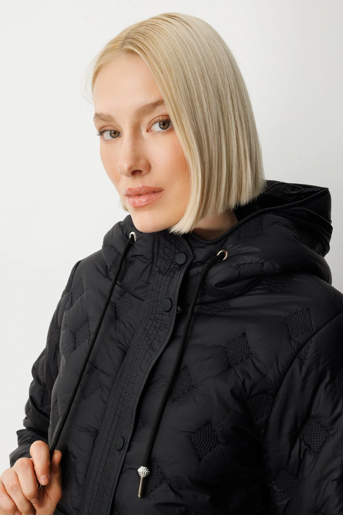 Ekol Kadın Kapüşonlu Siyah Şişme Manto 06601