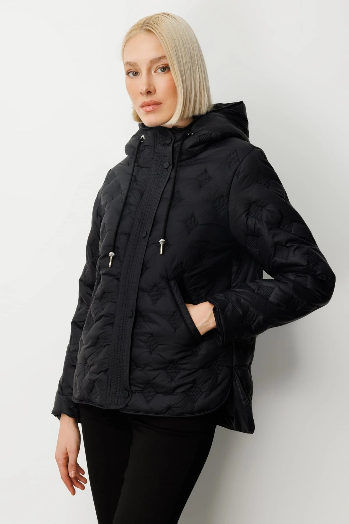 Ekol Kadın Kapüşonlu Siyah Şişme Manto 06601