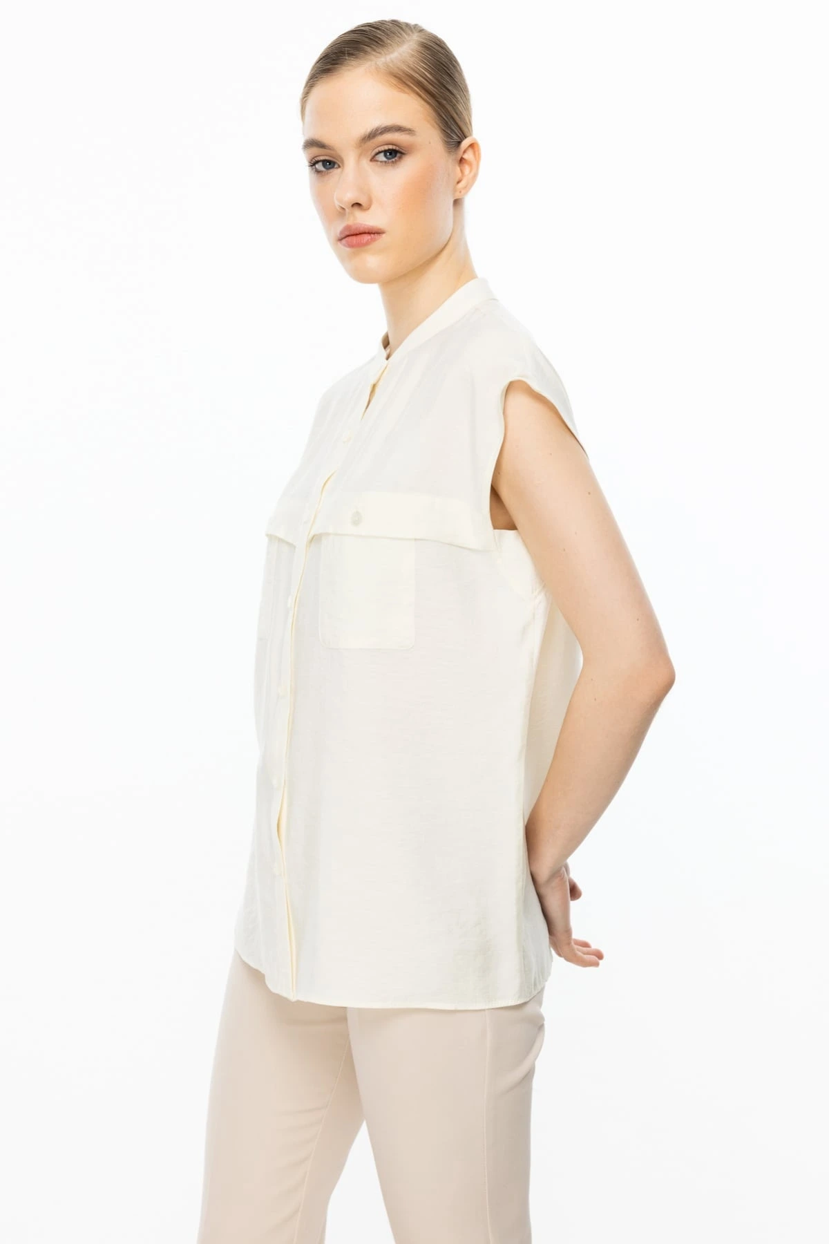 Ekol Kadın Kolsuz Ön Düğmeli Ekru Bluz 03022