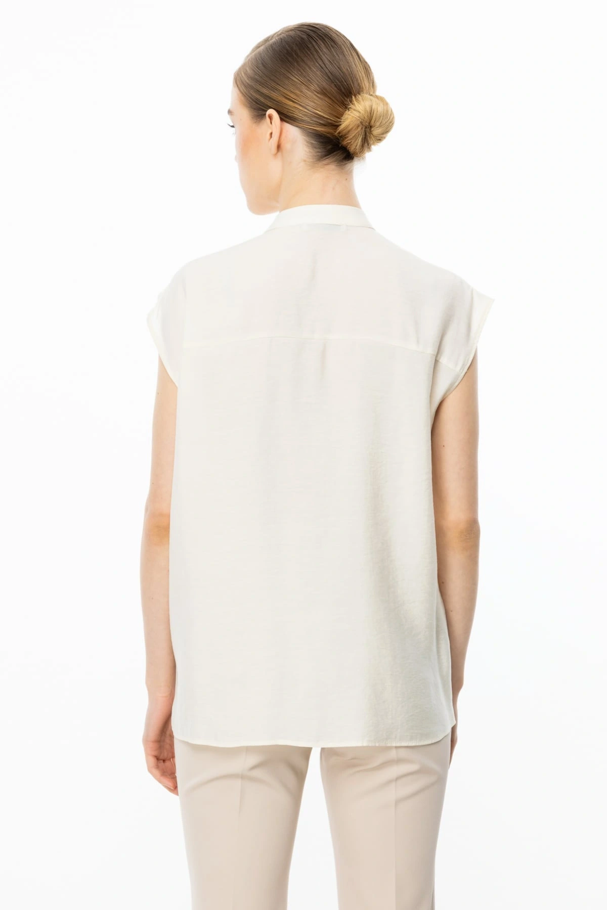 Ekol Kadın Kolsuz Ön Düğmeli Ekru Bluz 03022