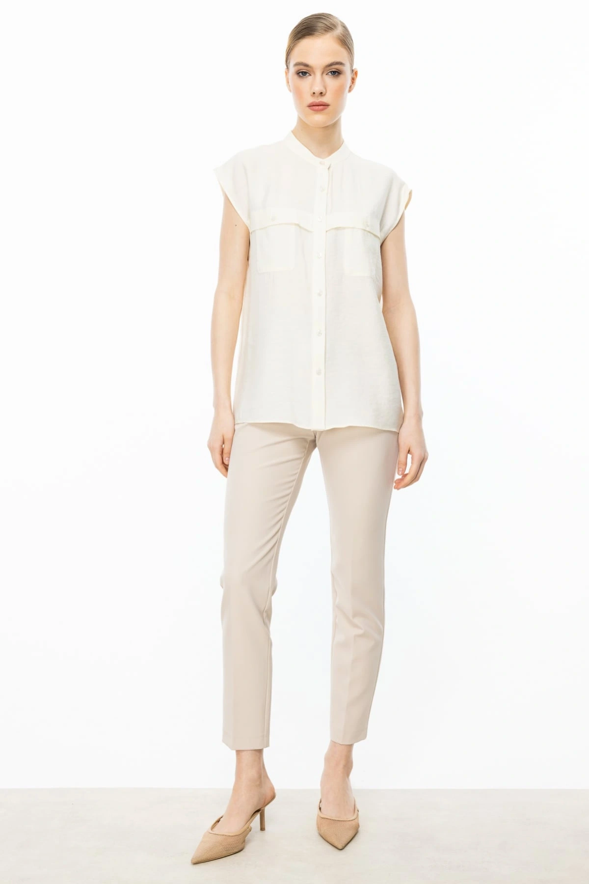 Ekol Kadın Kolsuz Ön Düğmeli Ekru Bluz 03022