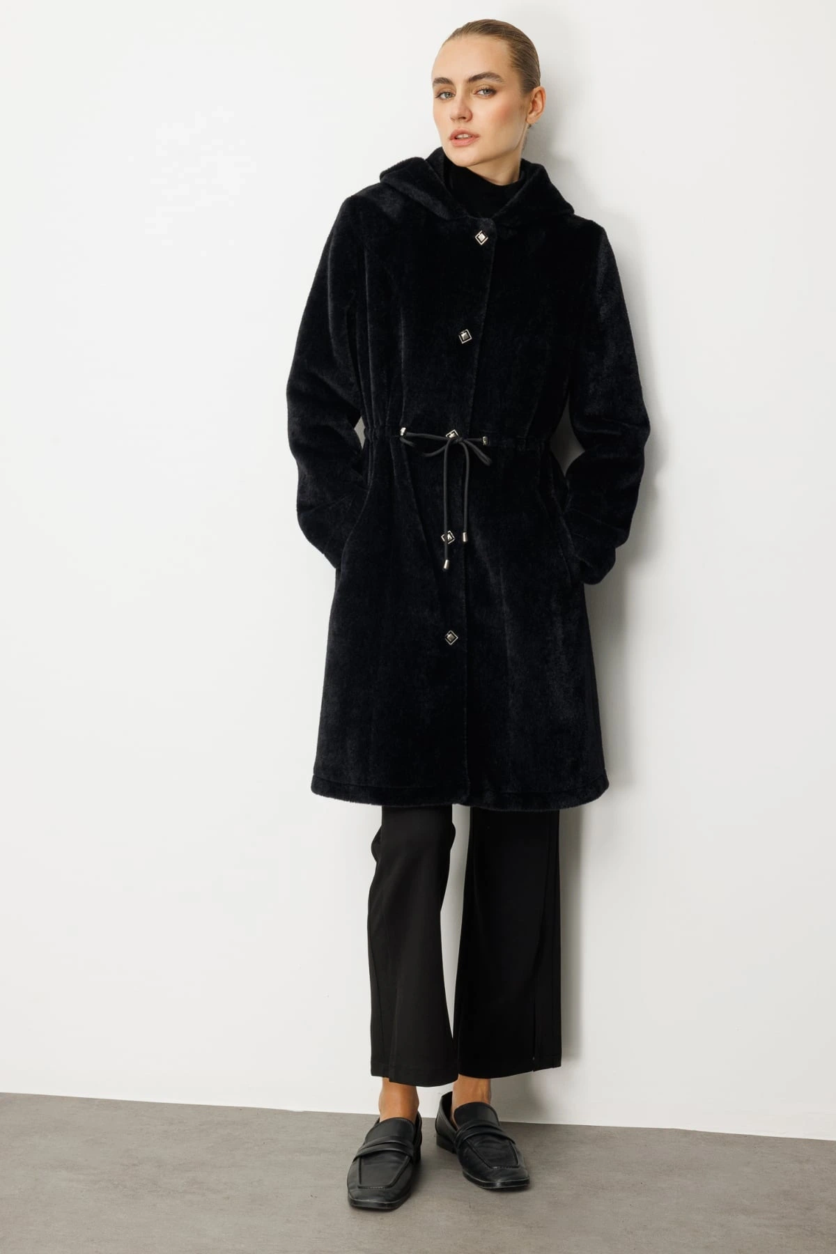 Ekol Kadın Siyah Kürklü Manto 06077
