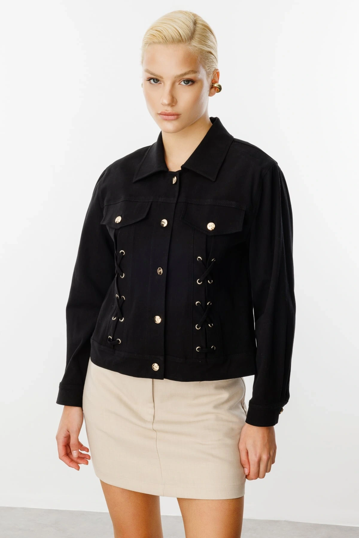 Ekol Kadın Süs Kapak Cepli Düğmeli Siyah Ceket 06016