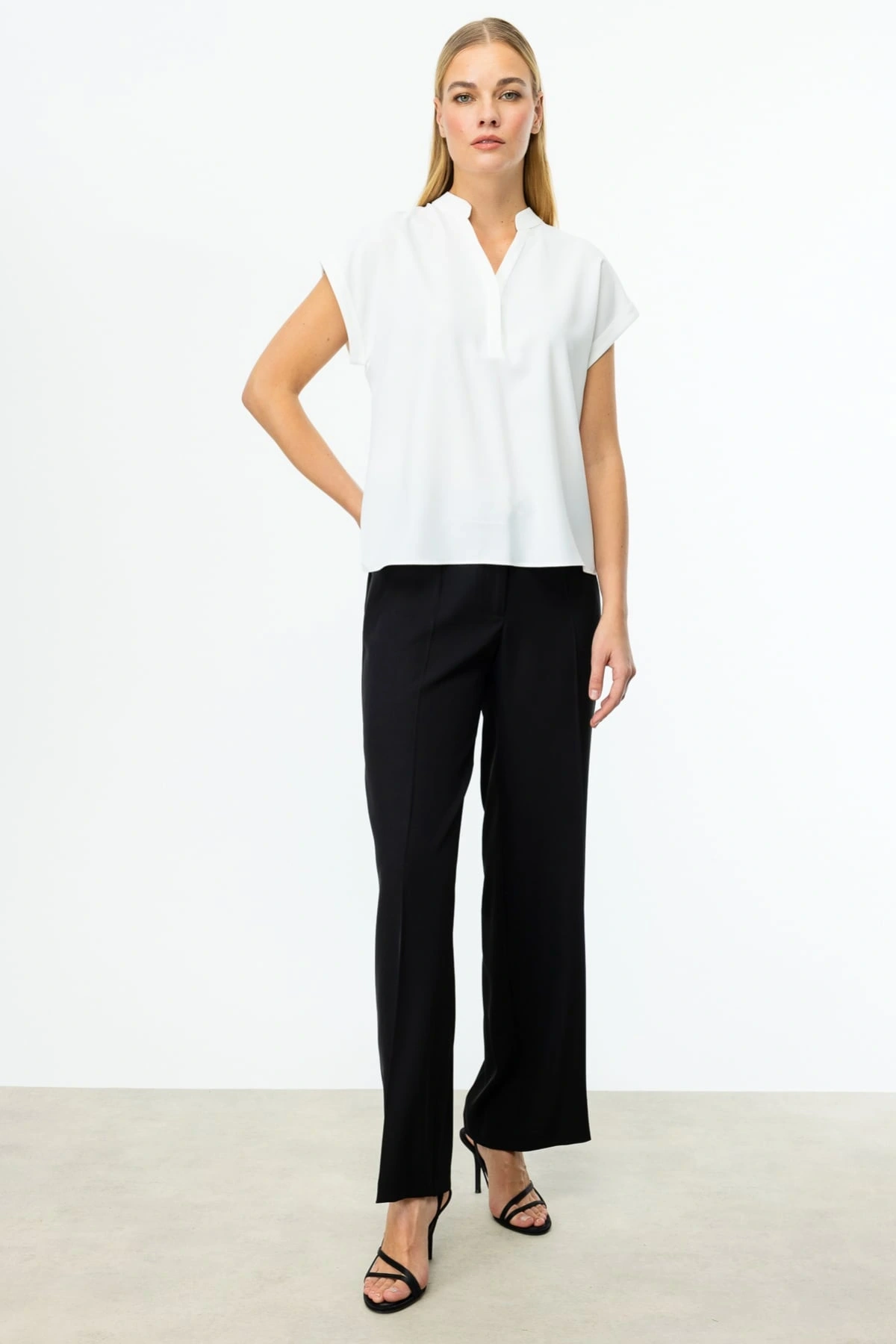 Ekol Kadın V Yaka Ekru Bluz 03044