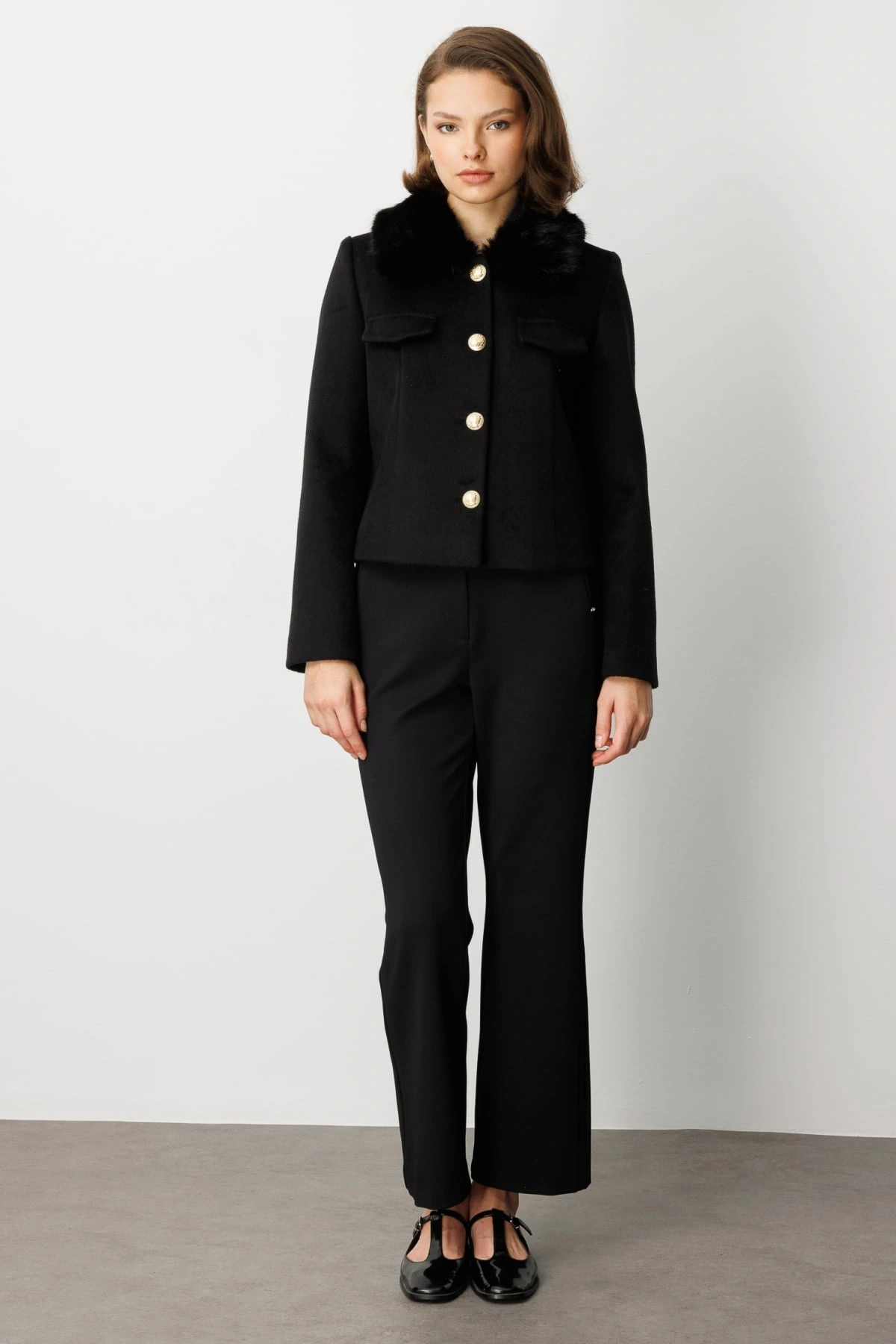 Ekol Kadın Yakası Kürklü Siyah Manto 06121