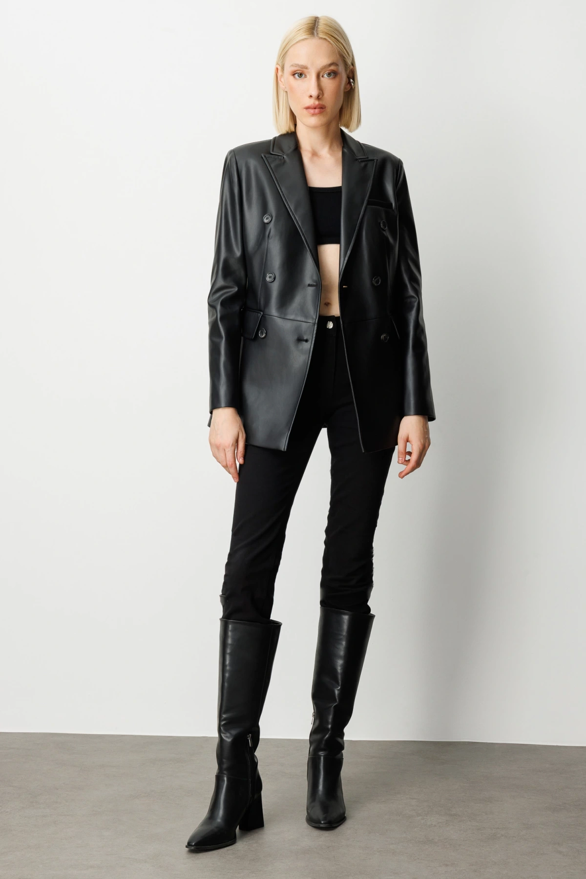 Ekol Kapak Cepli Kadın Siyah Deri Ceket 05081