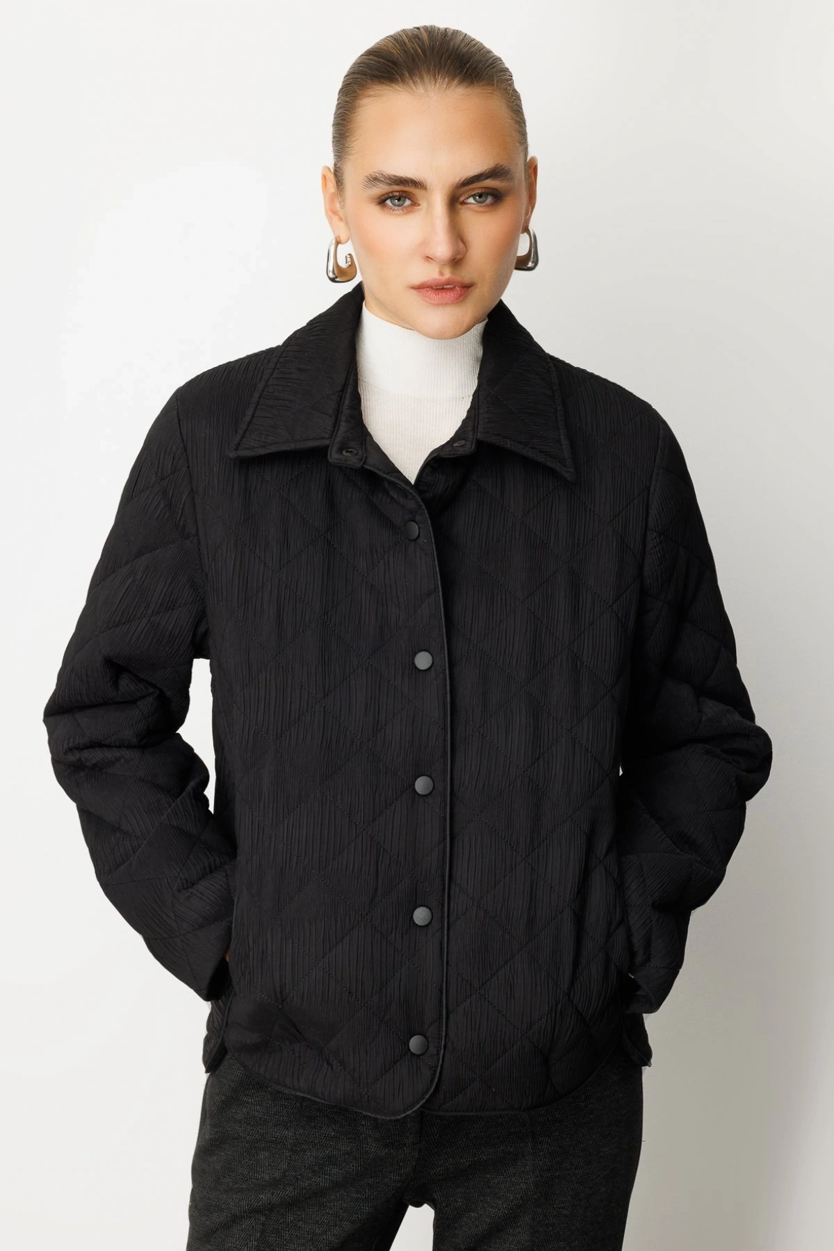 Ekol Kapitoni Çıtçıtlı Siyah Kadın Manto 06501