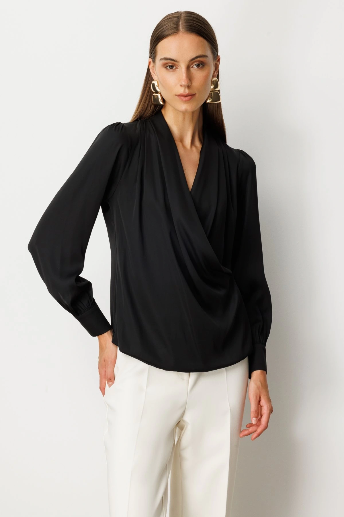 Ekol Kruvaze Yaka Önü Pileli Siyah Kadın Bluz 03007