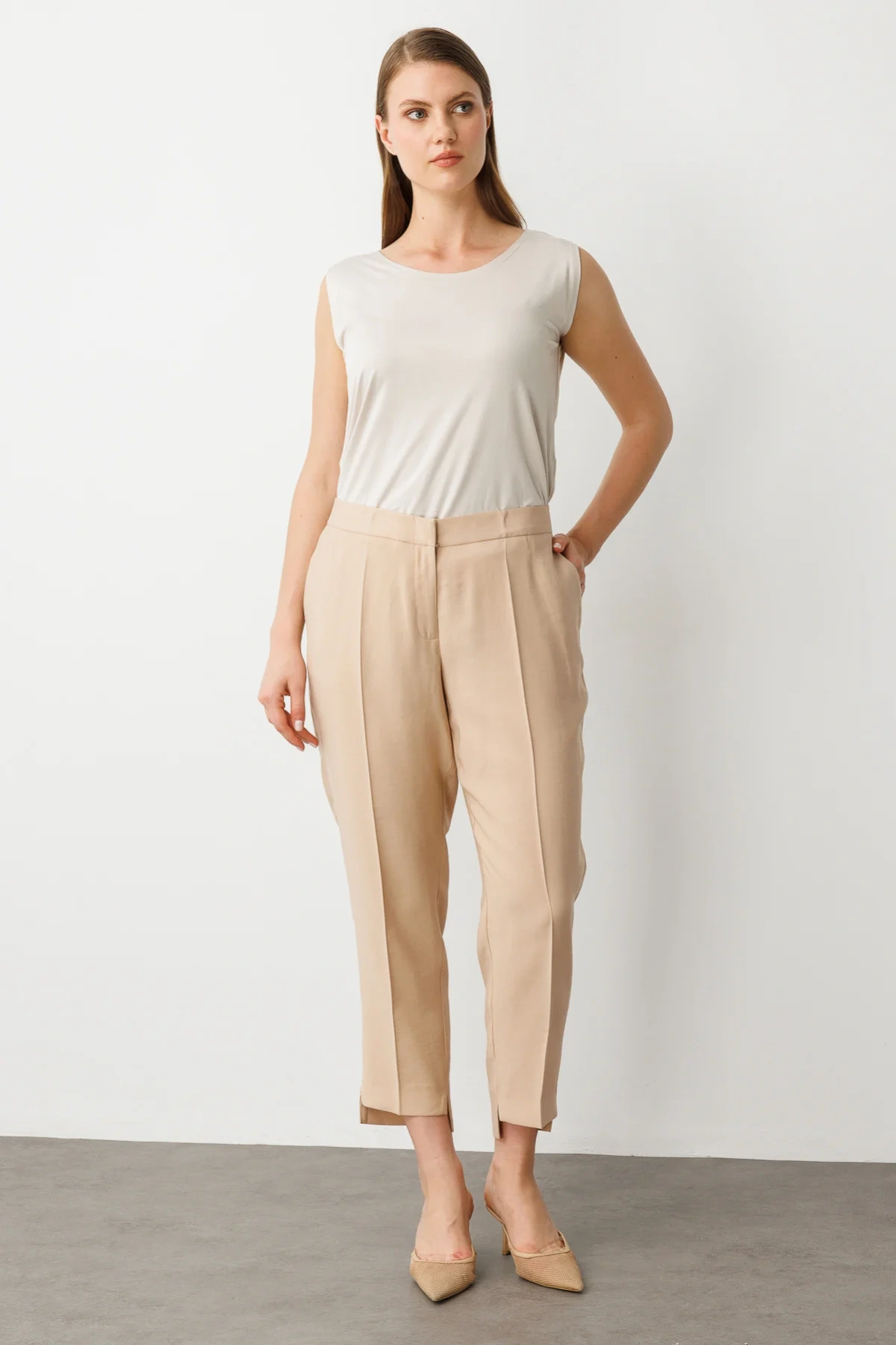 Ekol Büyük Beden Paça Detaylı Kum Renk Kadın Pantolon 02108