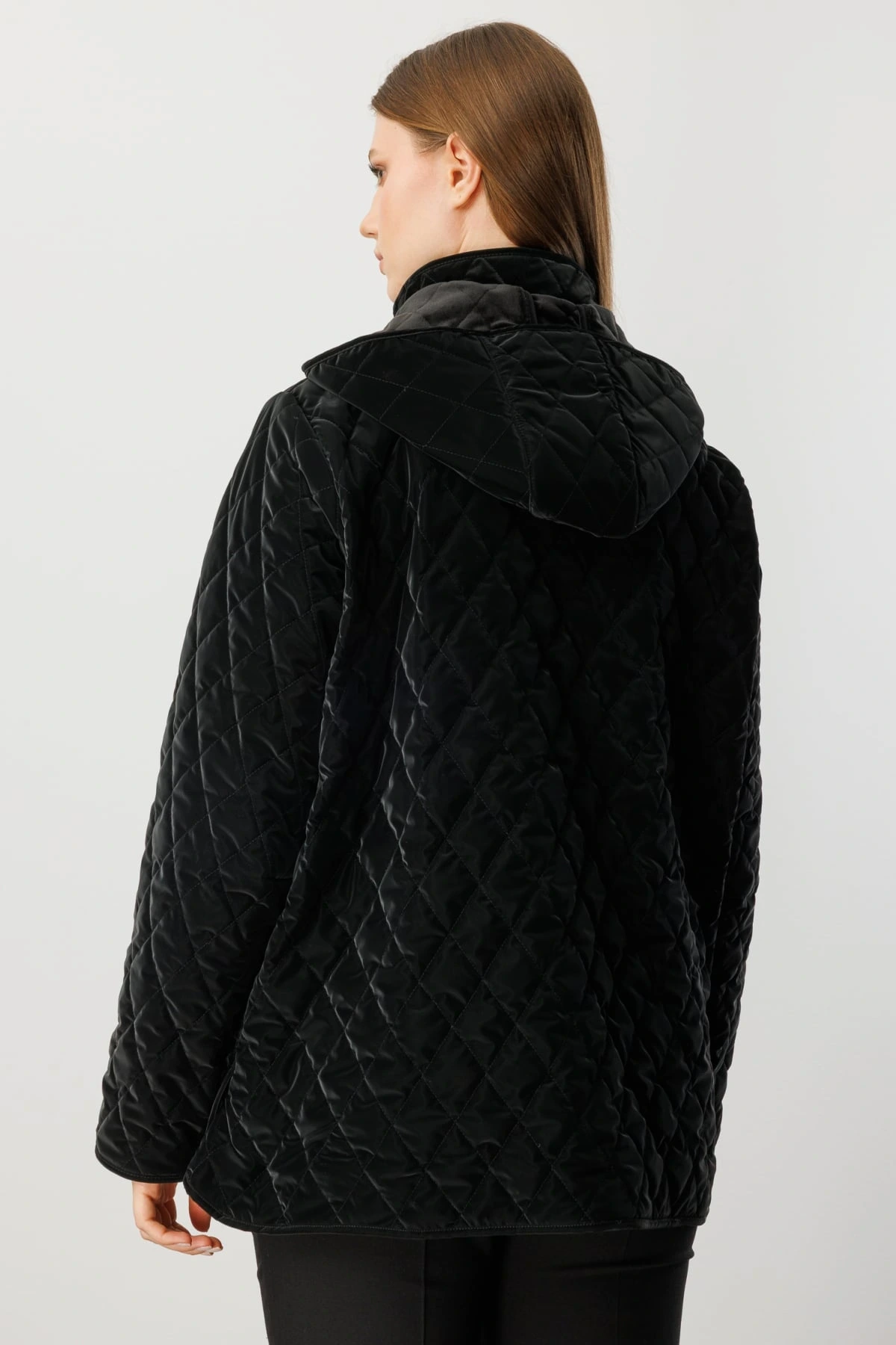 Ekol Parlak Desenli Siyah Kadın Manto 06805