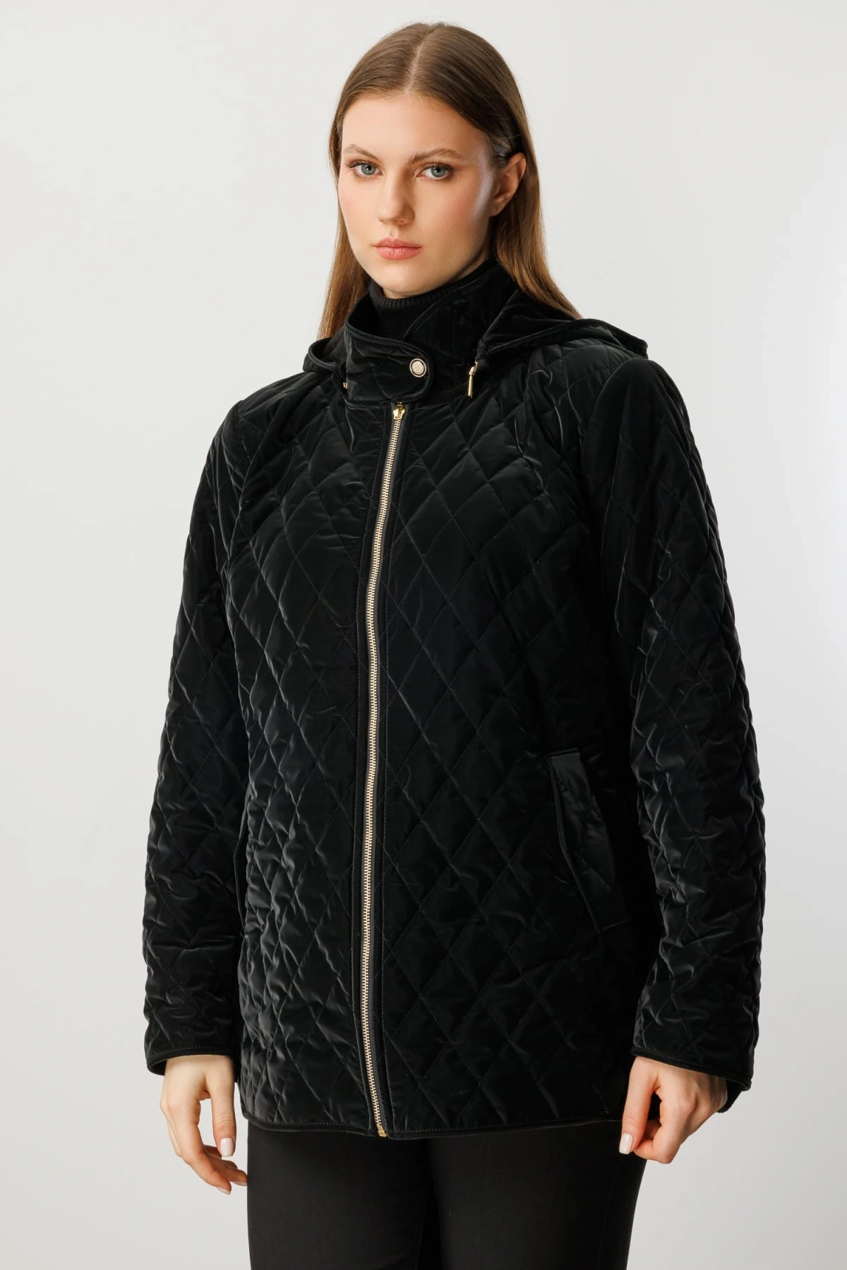 Ekol Parlak Desenli Siyah Kadın Manto 06805