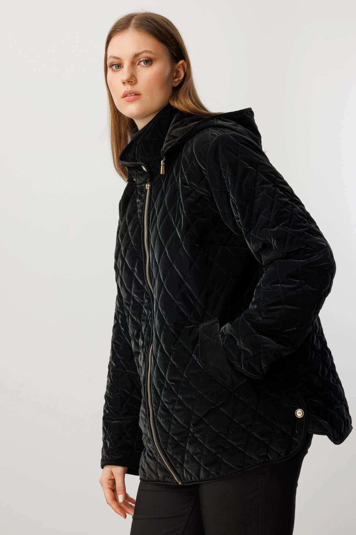 Ekol Parlak Desenli Siyah Kadın Manto 06805