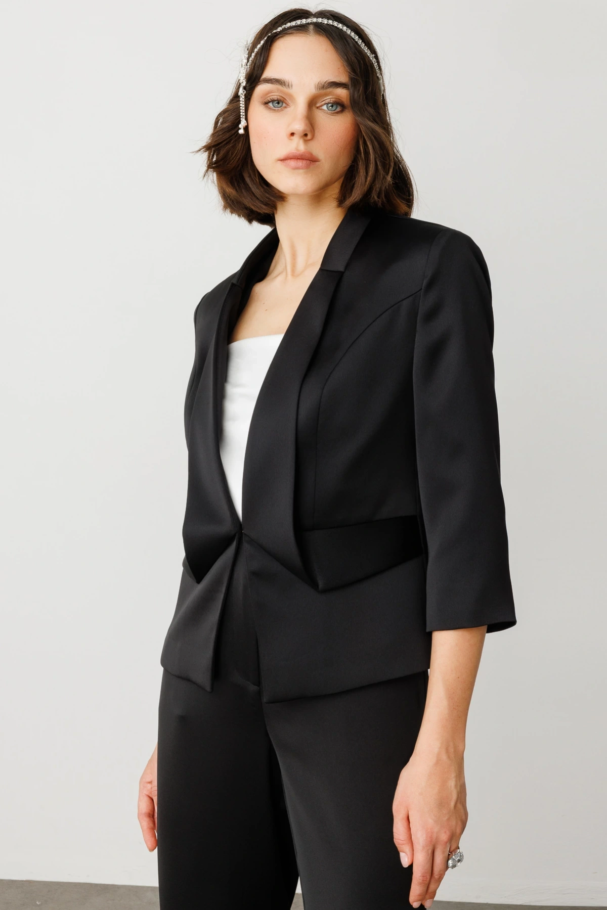 Ekol Saten Kumaş Kadın Siyah Kısa Ceket 04152