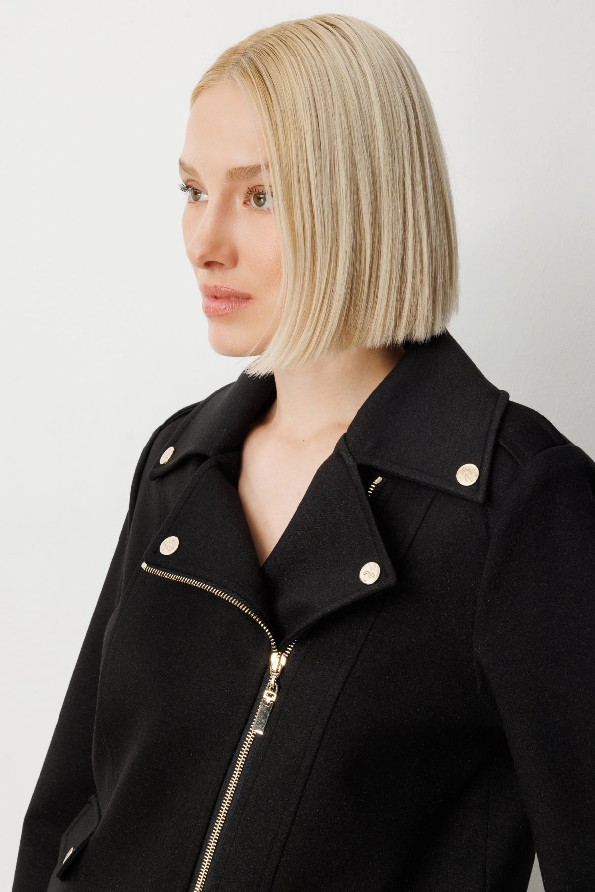 Ekol Simli Kumaş Süs Kapak Cepli Siyah Kadın Mont 08013