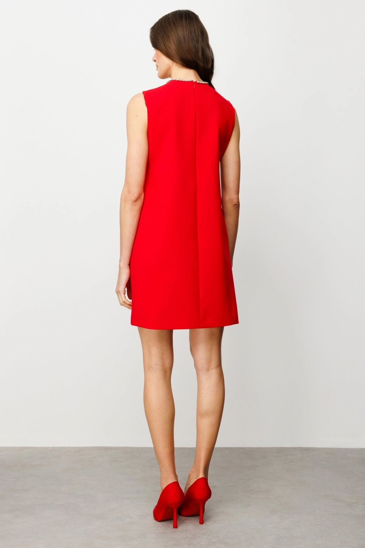 Ekol Yakası Taş İşlemeli Kırmızı Kadın Elbise 05014