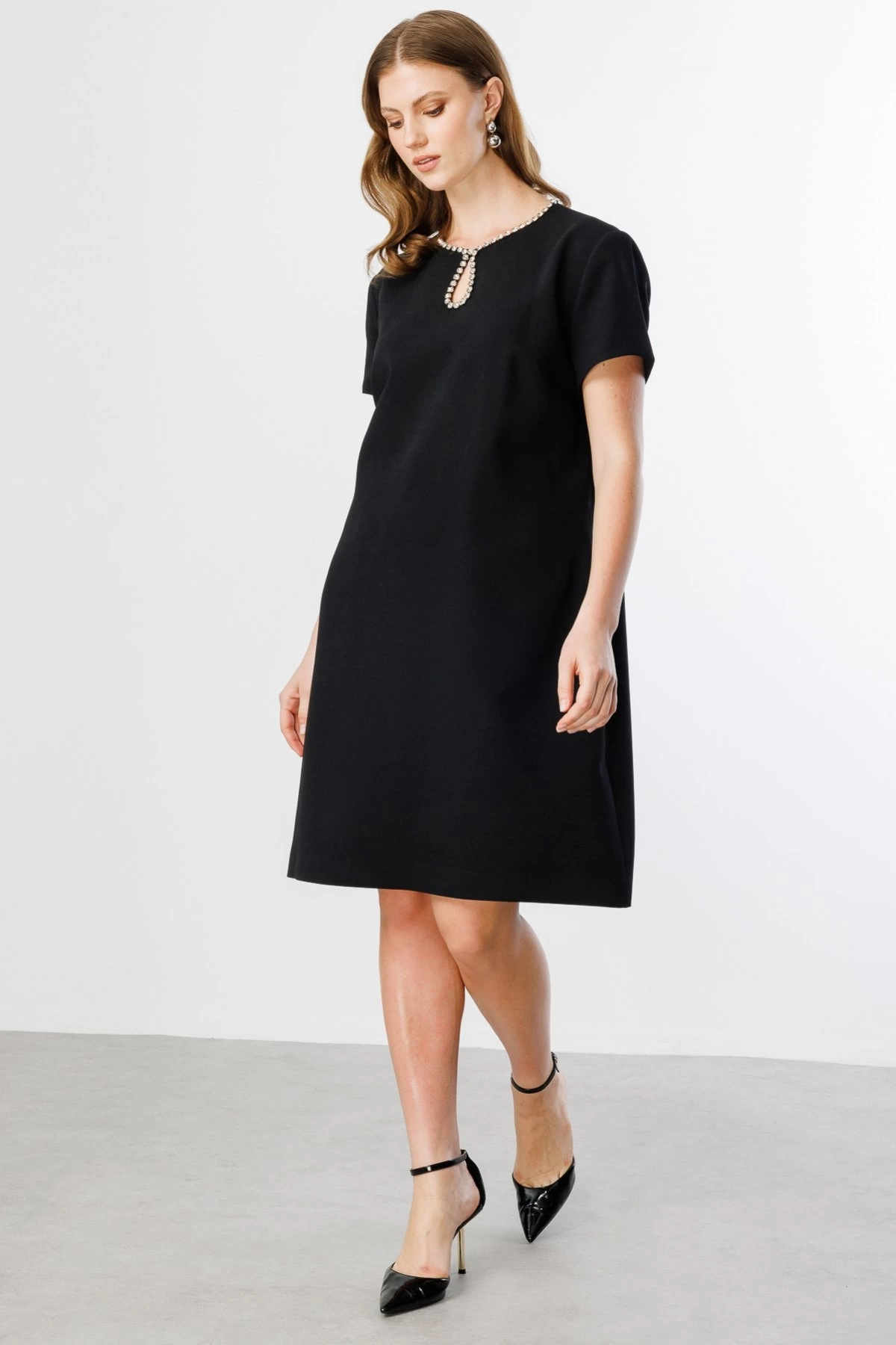 Ekol Yakası Taş İşlemeli Elbise 05514