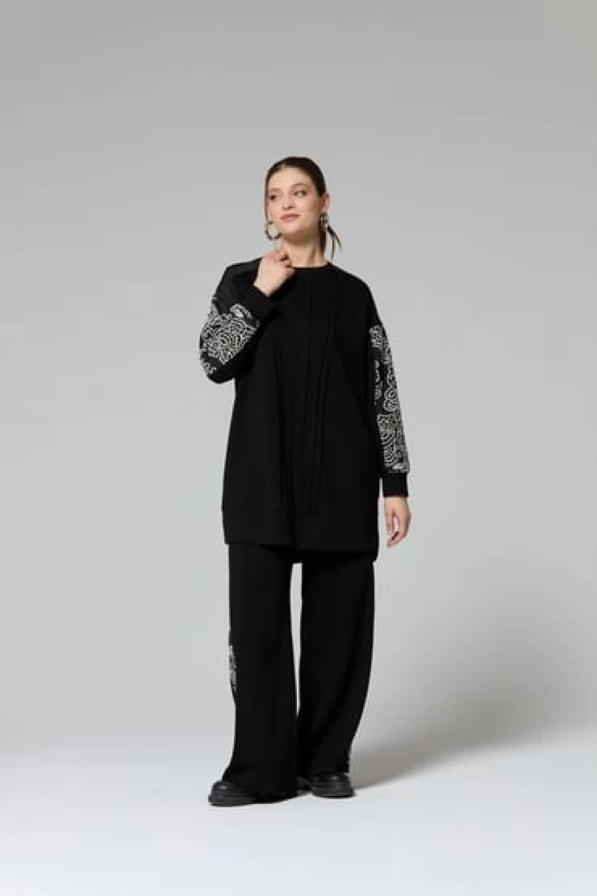 Fuat Gürşen Kolları Güpür İşlemeli Takım 3319