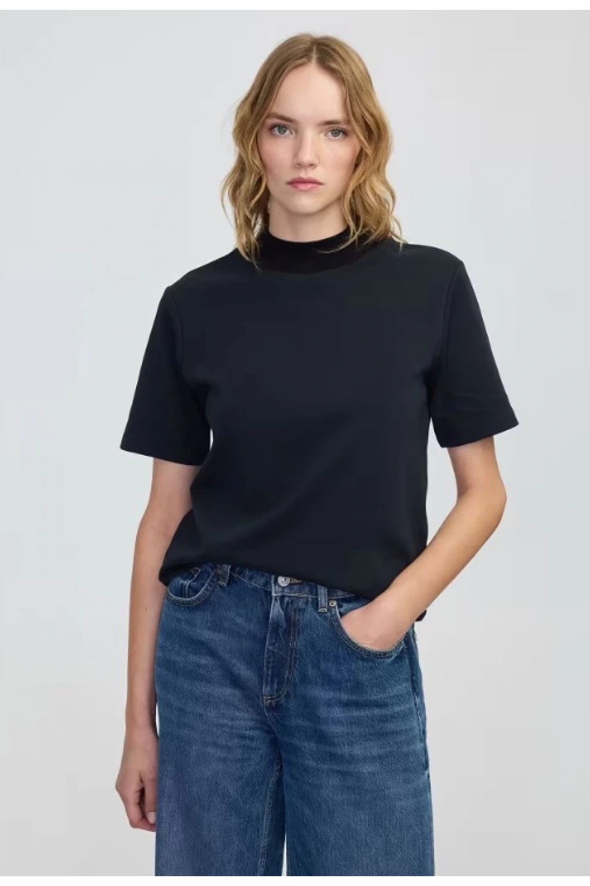 İpekyol Rahat Kesim Dik Yaka T-shirt IW6250070126