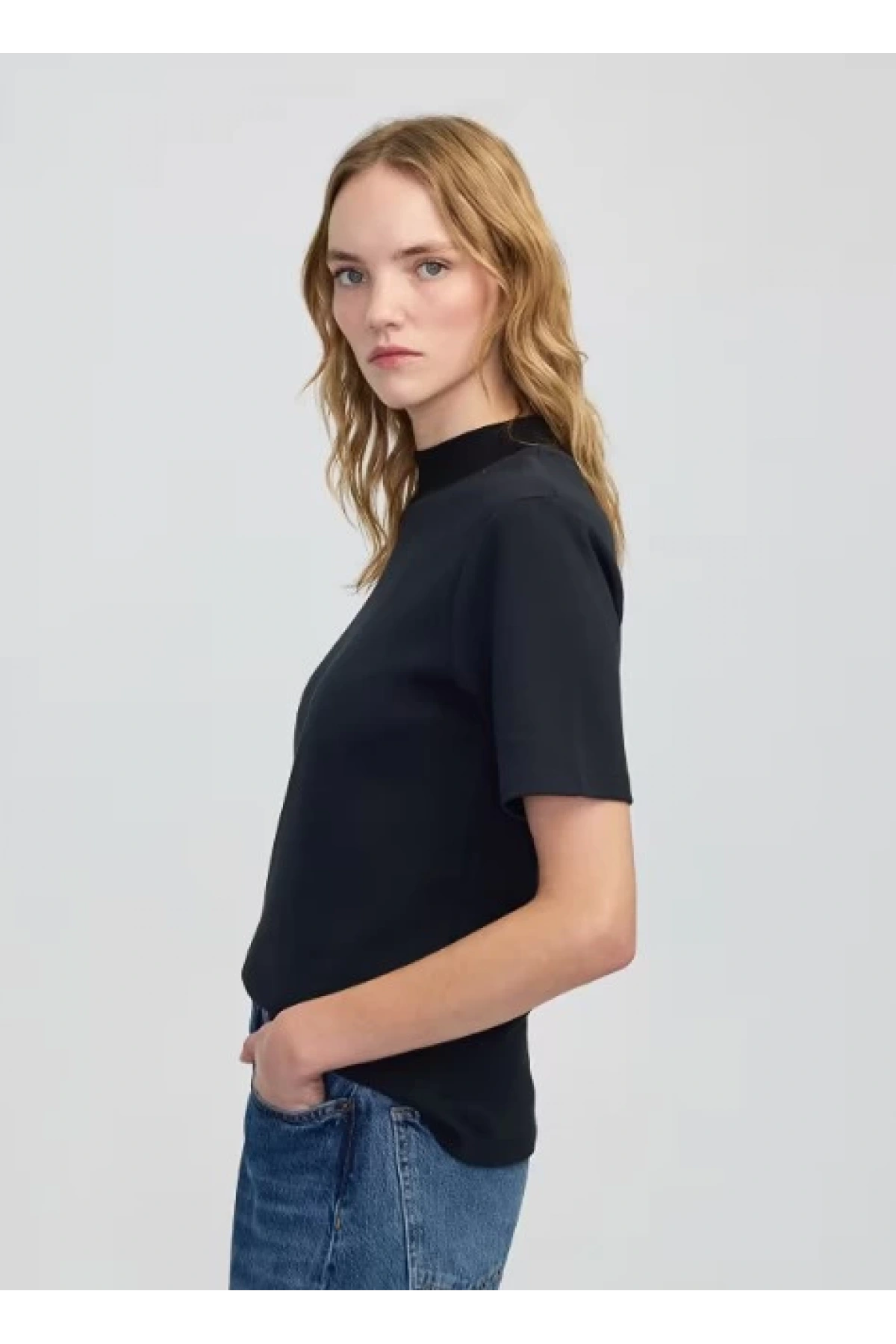 İpekyol Rahat Kesim Dik Yaka T-shirt IW6250070126