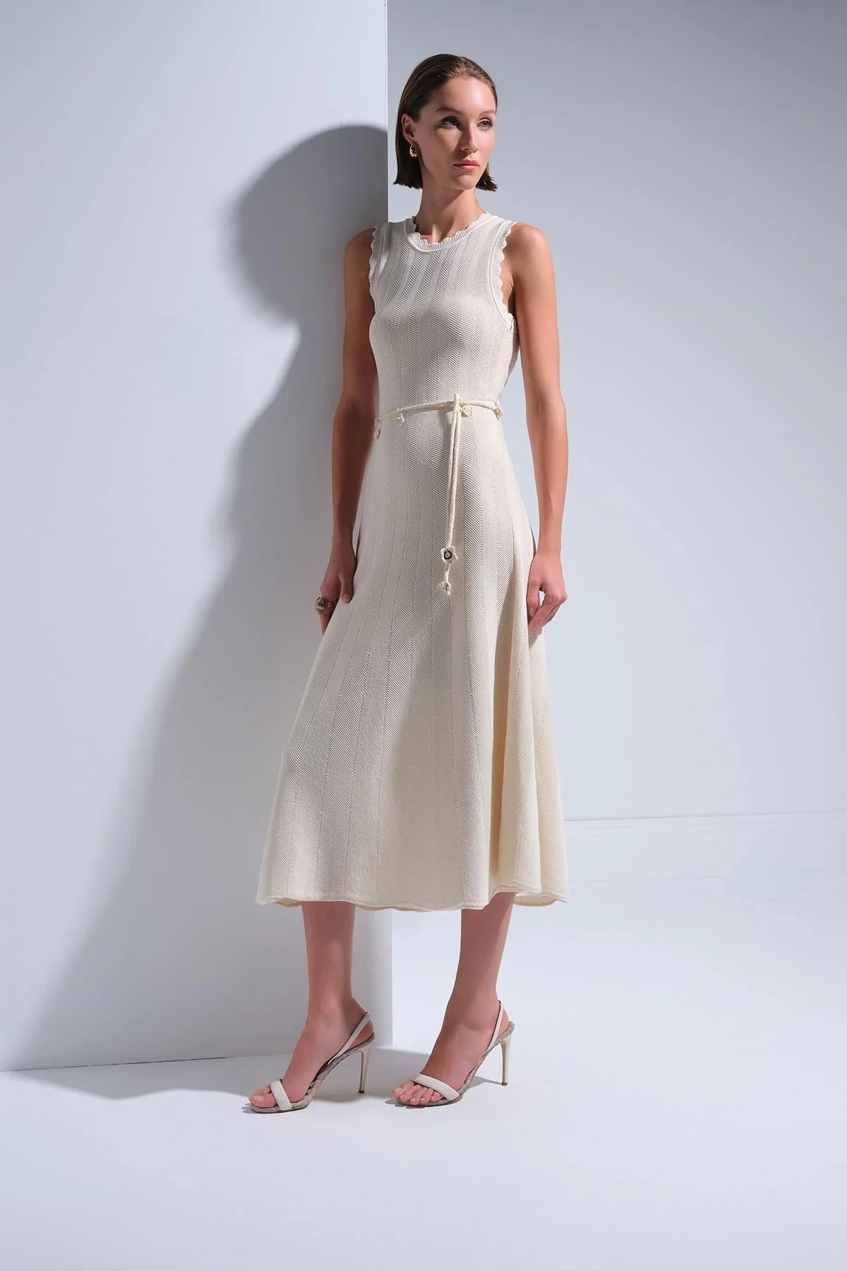 Join Us Kuşaklı Kolsuz Midi Kloş Elbise 2025S046