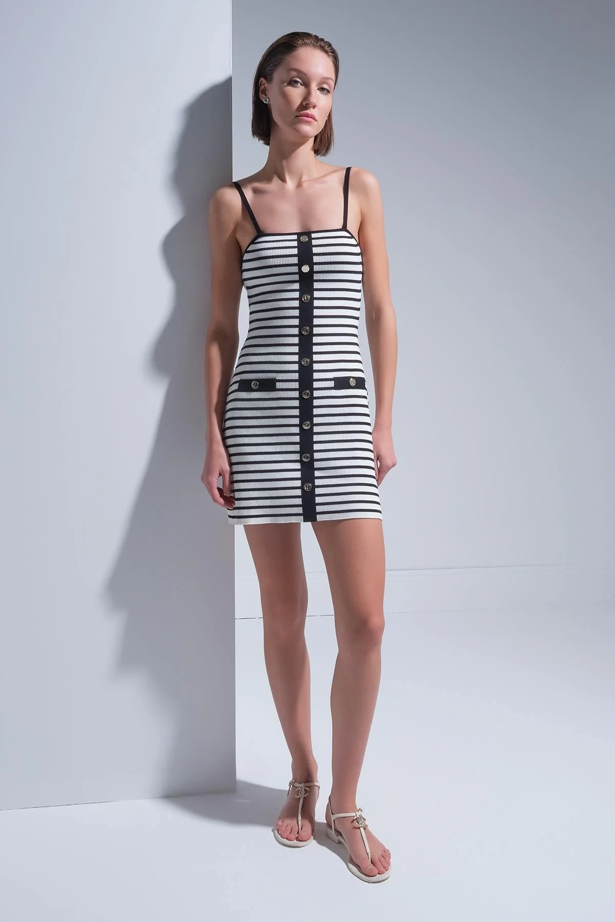 Join Us Süs Düğme Detaylı Çıkarılabilir Askılı Mini Elbise 2025S012