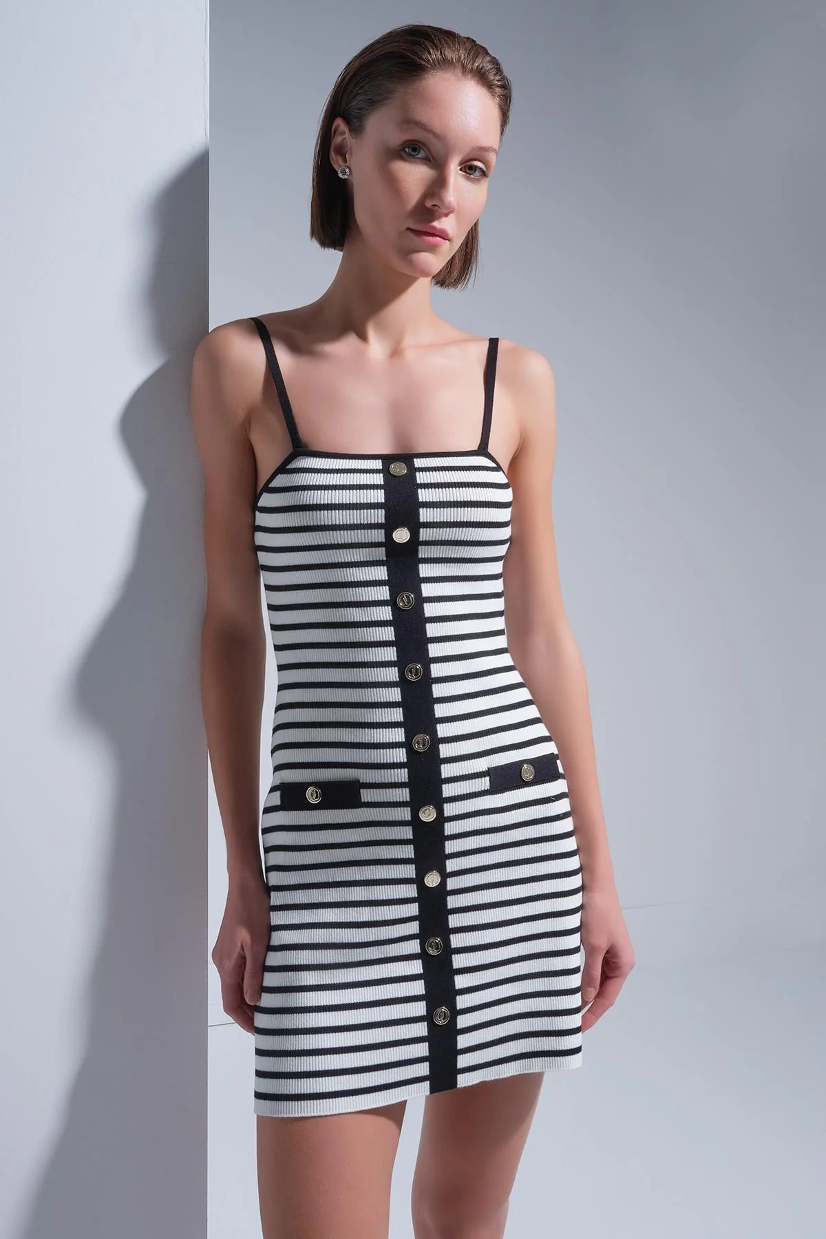 Join Us Süs Düğme Detaylı Çıkarılabilir Askılı Mini Elbise 2025S012