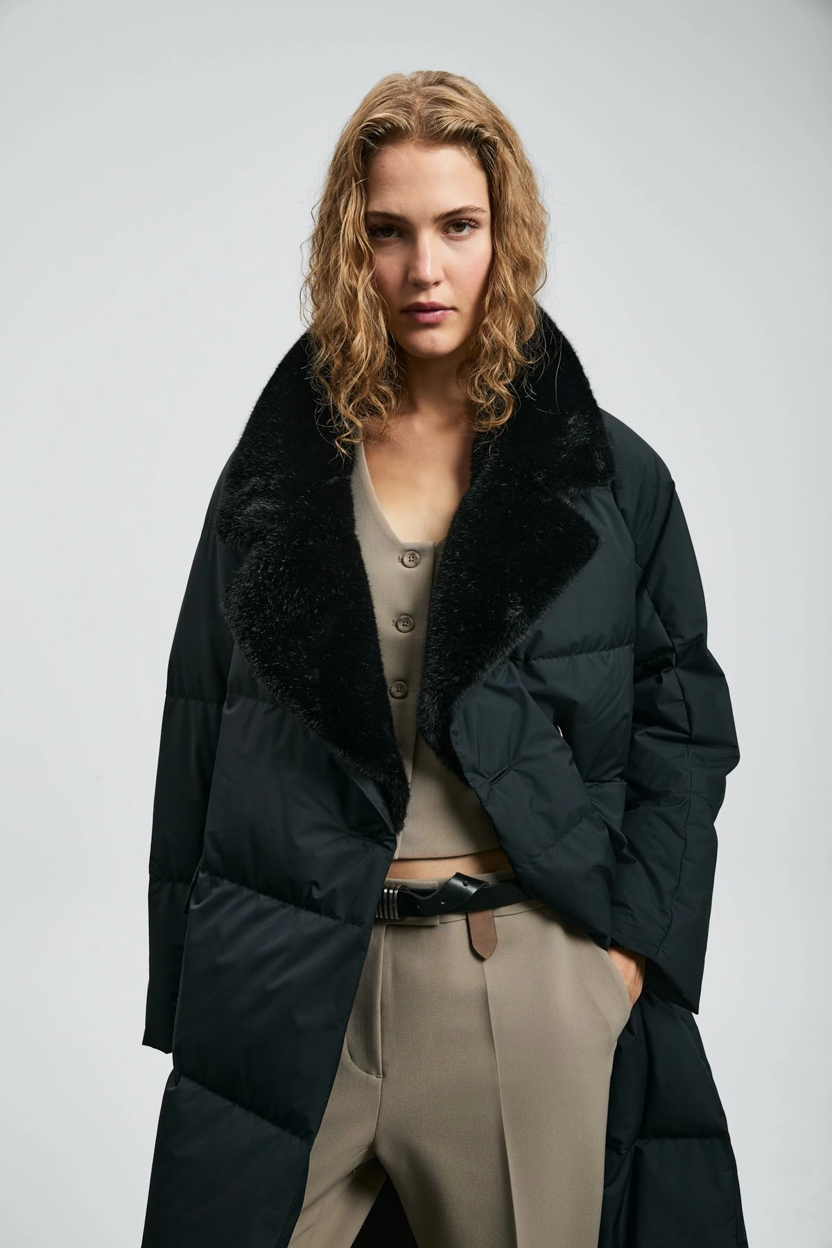 Lufian Hermes Kaz Tüyü Kadın Siyah Mont 122120048