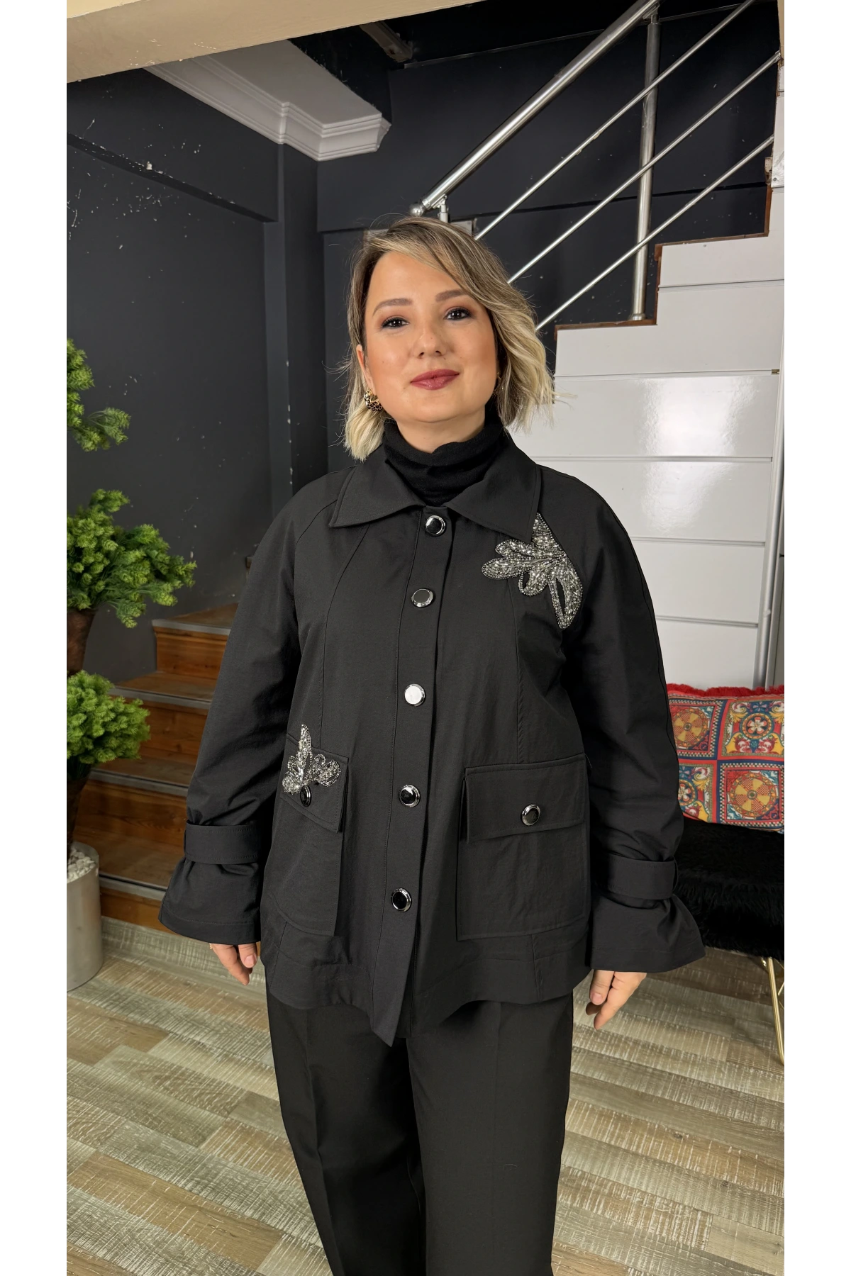 Nure Tekstil Reglan İşlemeli Cepli Trençkot 1005