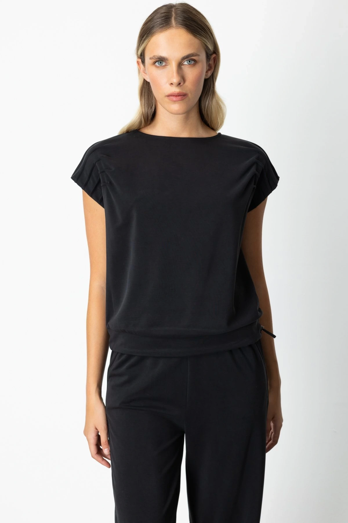 On Fashion Kolları Dikişli Kısa Kol Bluz 66355