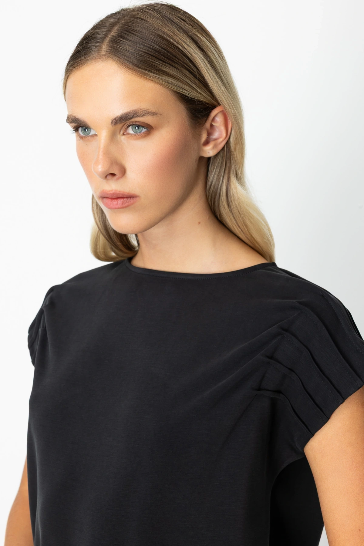 On Fashion Kolları Dikişli Kısa Kol Bluz 66355