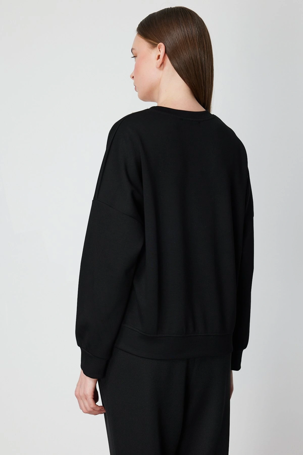 On Fashion Kadın Yakası İşlemeli Siyah Sweatshirt 66357