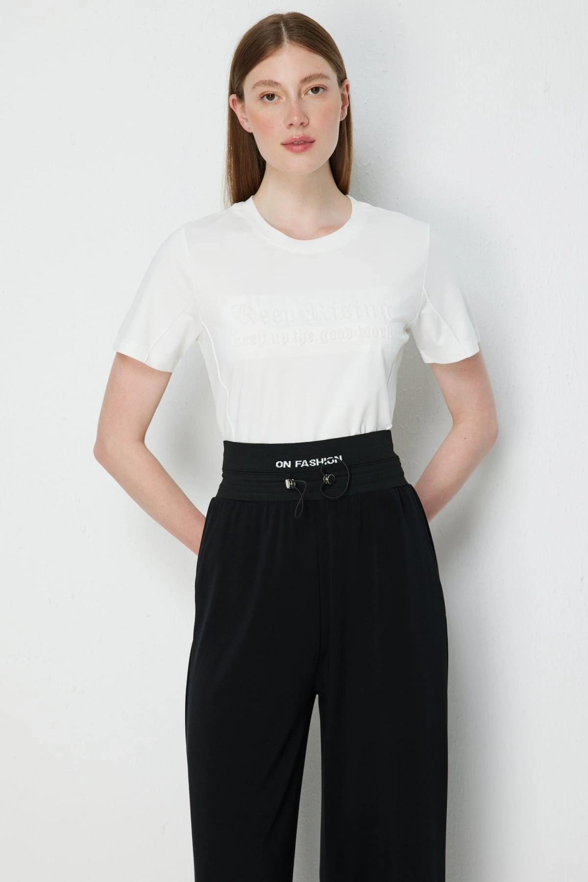 On Fashion Yazılı Dikişli Sıfır Yaka Bluz 76412