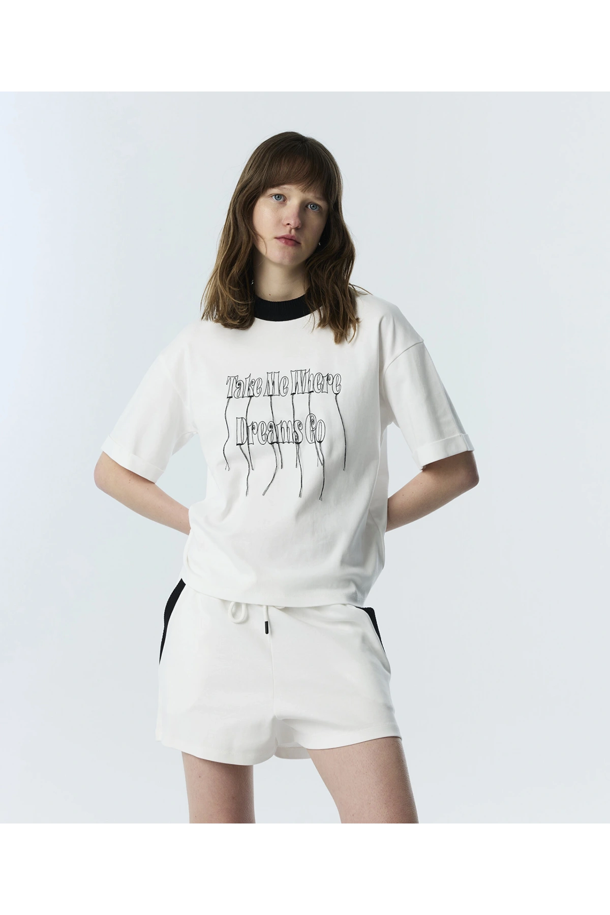 Twist Kontrast Nakışlı Püsküllü T-Shirt TS1260070136