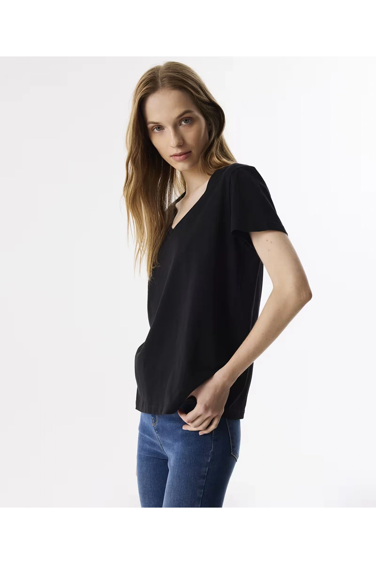 Twist V Yaka Basıc T-shırt TS1250070186