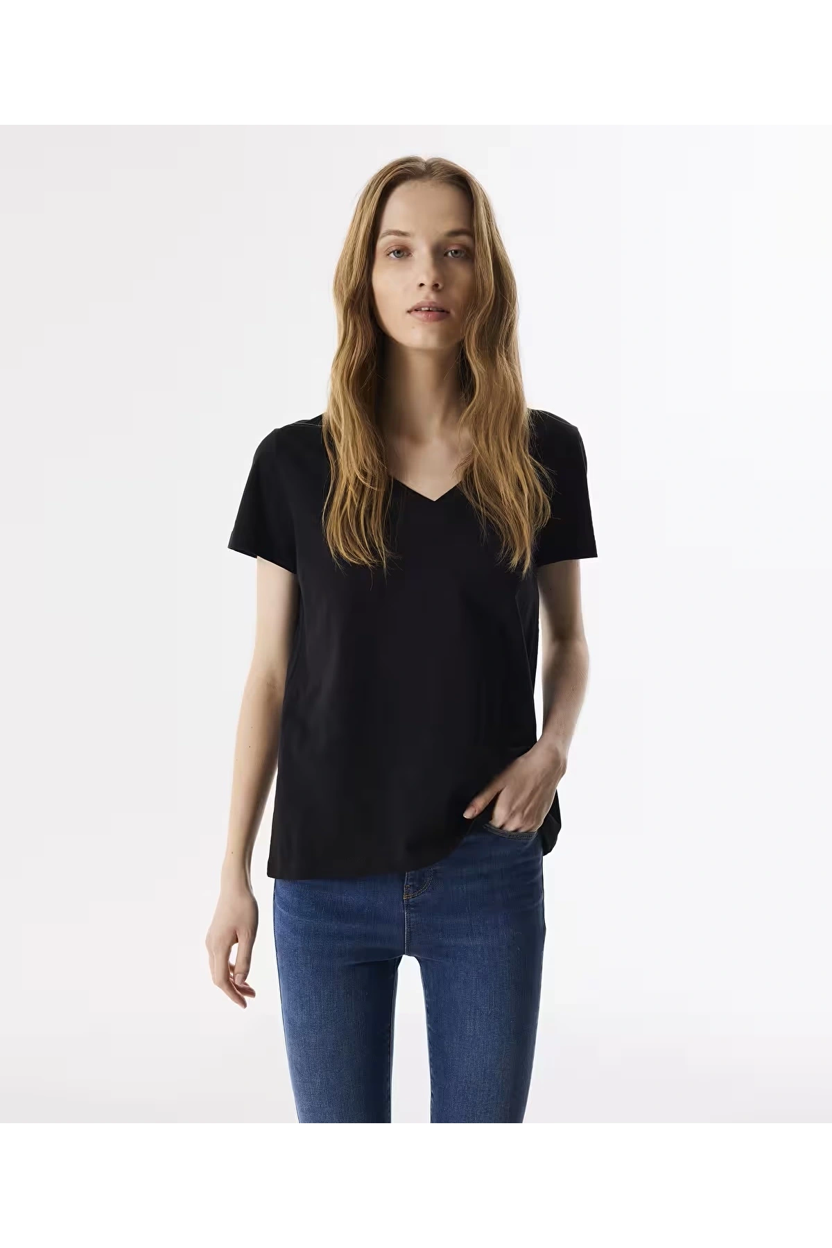 Twist V Yaka Basıc T-shırt TS1250070186