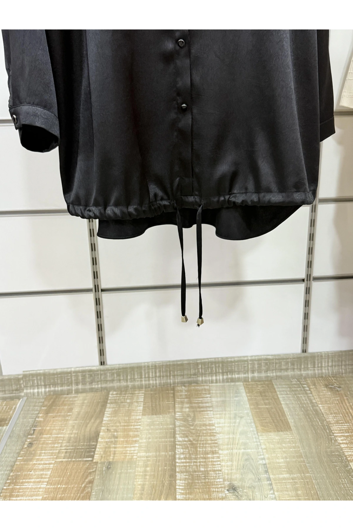 Ahsen Pul İşlemeli Saten Gömlek 25YGMK2501